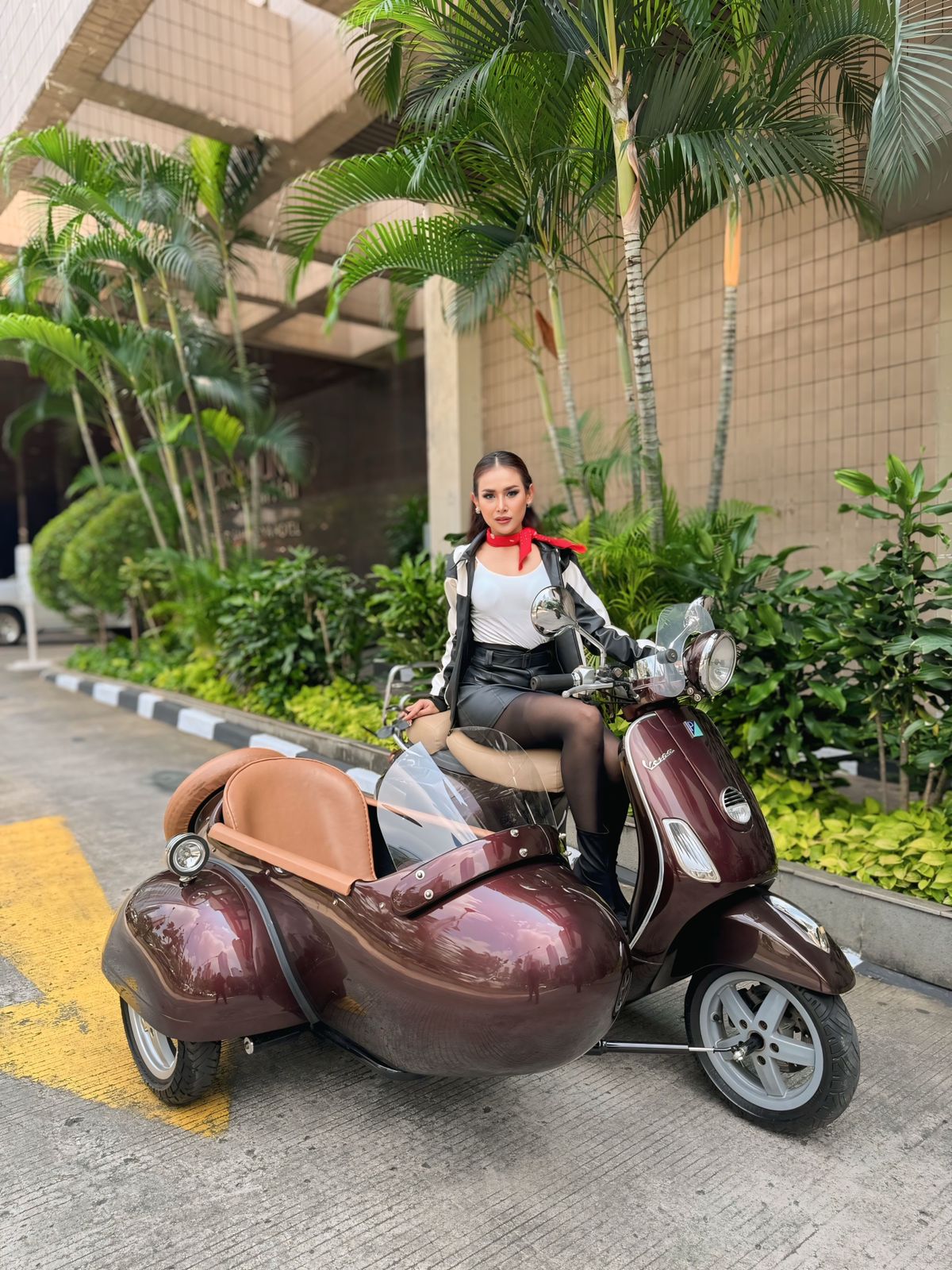 Rent Vespa Jakarta: Vespa LX 150 Maroon with Scooter99 Fiberglass Sidecar at Miss Grand Indonesia red carpet