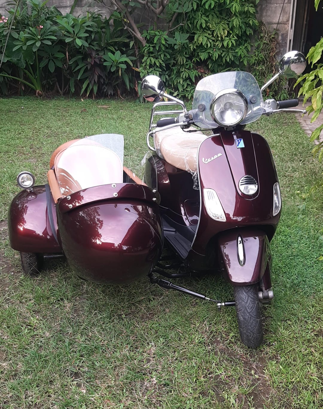 Vespa LX 150 maroon with fiberglass sidecar ready for event – Vespa sidecar rental Jakarta (sewa vespa sidecar)