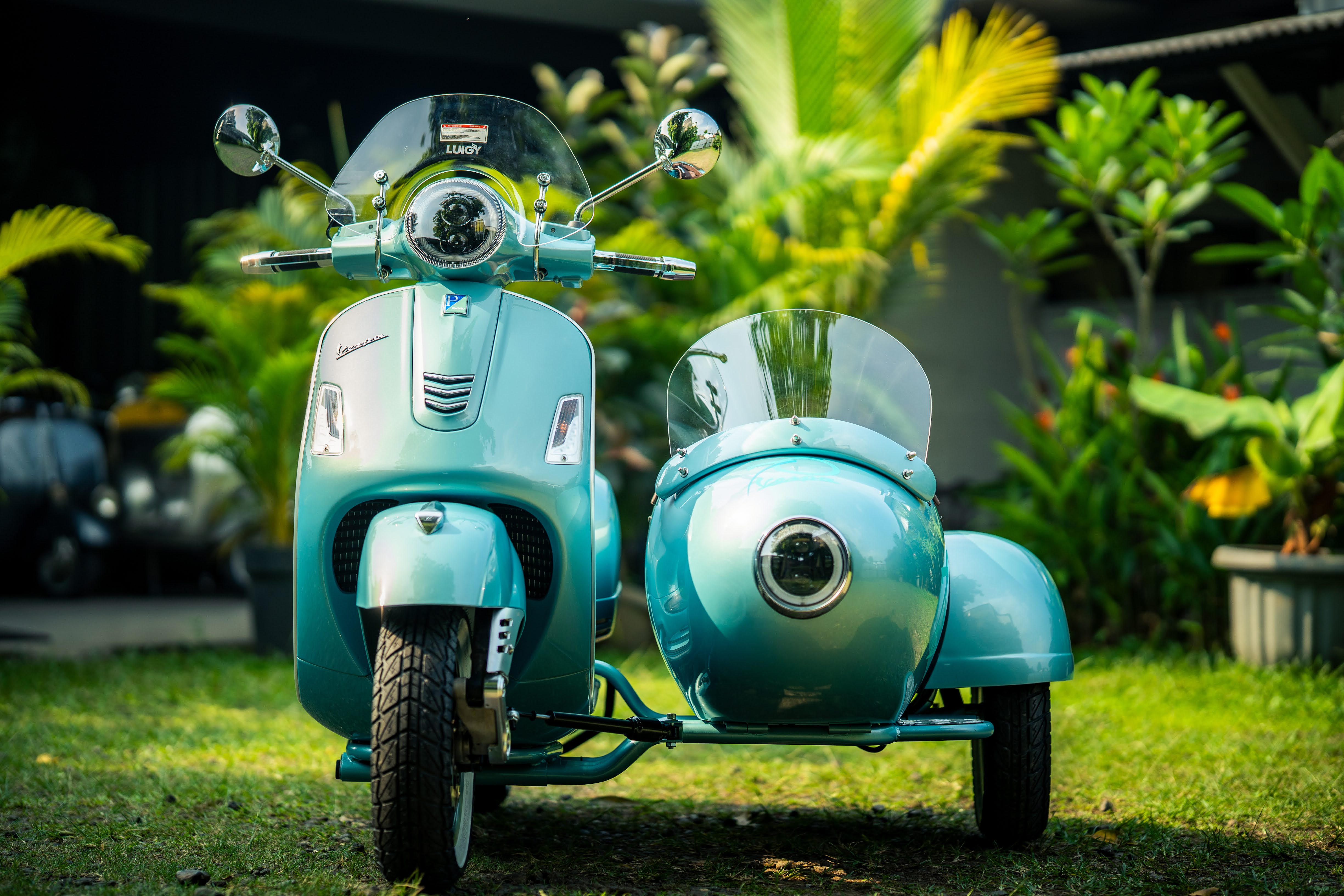 Vespa GTS Sidecar – Handcrafted Fiberglass Design Scooter99