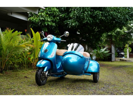 Vespa LX150 Blue Sidecar with Brown Seat – Classic Style & Premium Ride