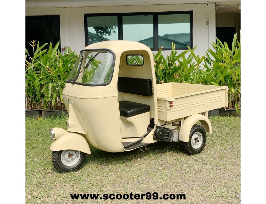 Ape Bajaj Cream Pickup – Classic Three-Wheeler 