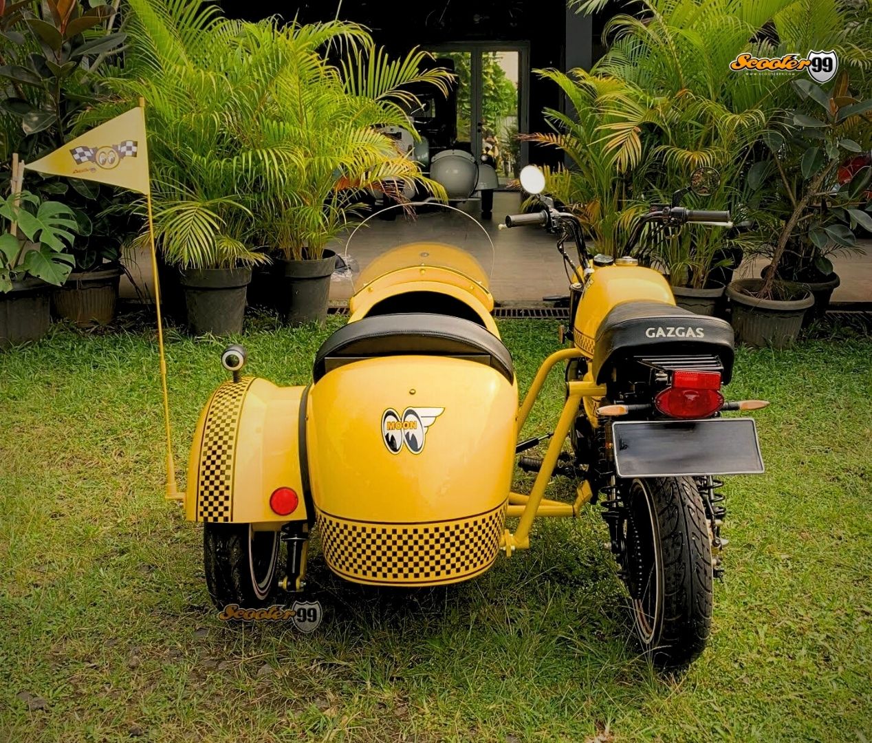 Sidecar Kit MOON Eyes Edition · Retro Yellow Custom Sidecar by Scooter99