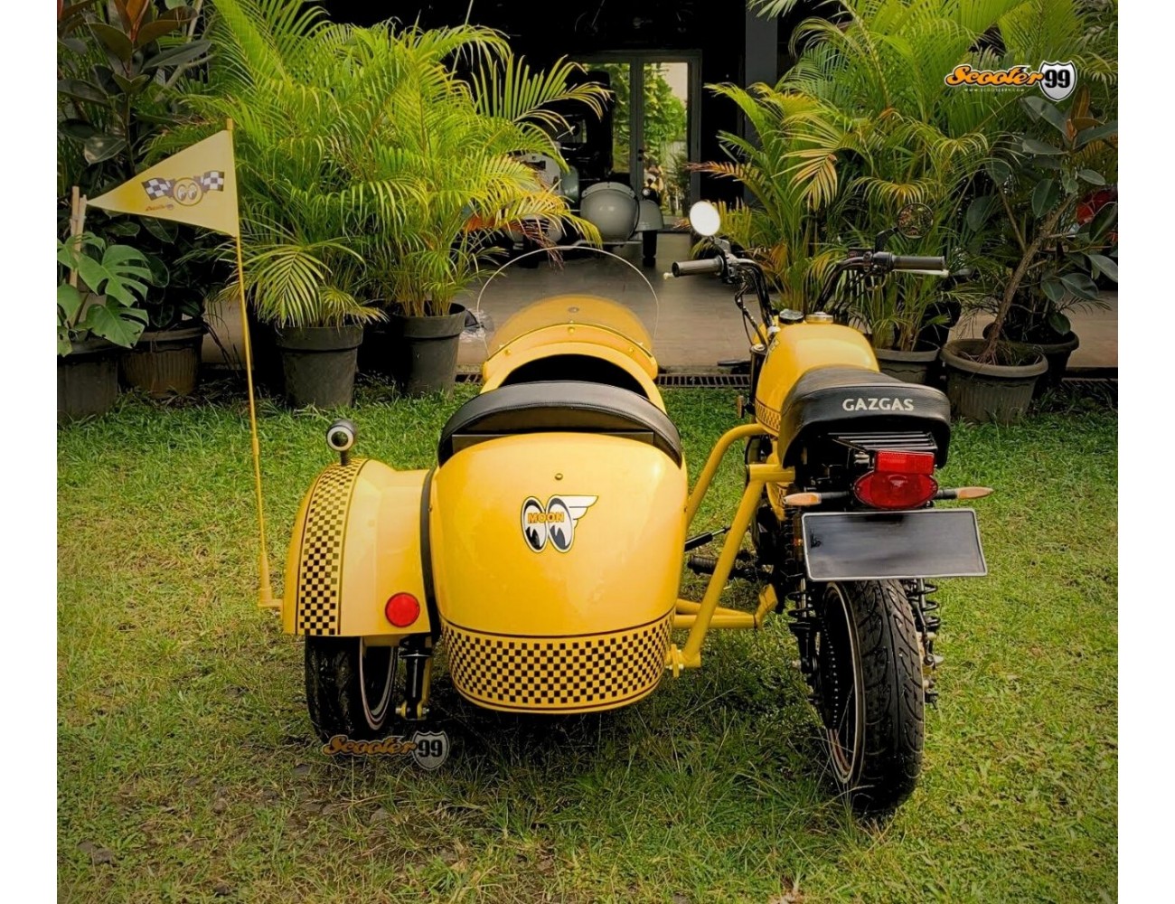 Sidecar Kit MOON Eyes Edition · Retro Yellow Custom Sidecar by Scooter99
