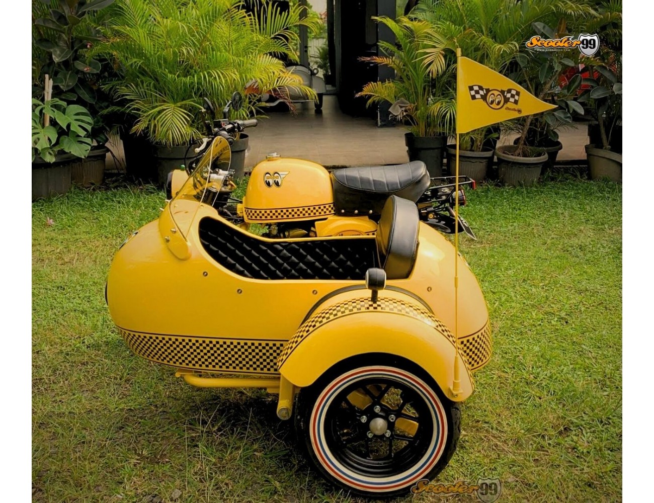 Sidecar Kit MOON Eyes Edition · Retro Yellow Custom Sidecar by Scooter99