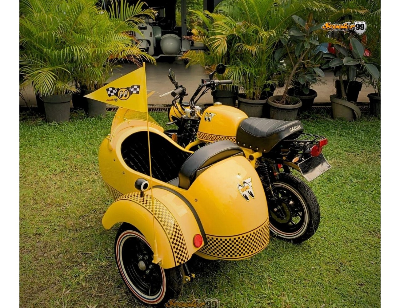 Sidecar Kit MOON Eyes Edition · Retro Yellow Custom Sidecar by Scooter99
