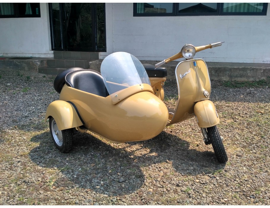 Vespa 150 with Sidecar Brown